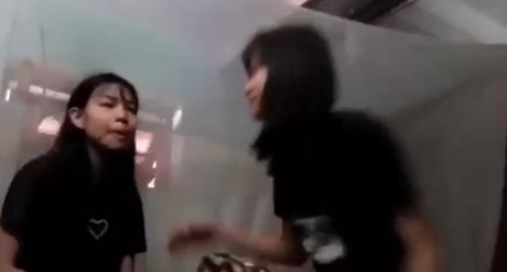 ချစ်စရာ ပါကင်အငုံးလေး နှစ်ပွေ ရွထနေတာ