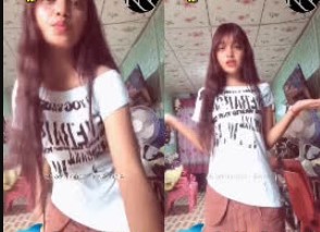 ဘေးအိမ်ကဘဲက တိတ်တိတ်နေ အသံမထွက်နဲ့ မုန့်ဖိုး ပေးမယ်ဆိုပီး  ရှယ်လိုးတာ