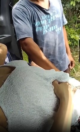 သူငယ်ချင်း မိန်းမကို ကားပေါ်မှာတင် လိုးတဲ့ အောကား