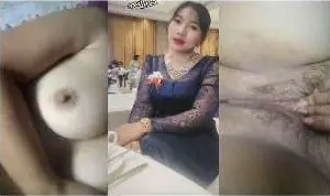 အသက်ပဲကြီးတာ ထန်တုန်း စောက်ဖုတ်ကိုရှယ်ပွတ်ပြတဲ့ အပျိုကြီးမမ